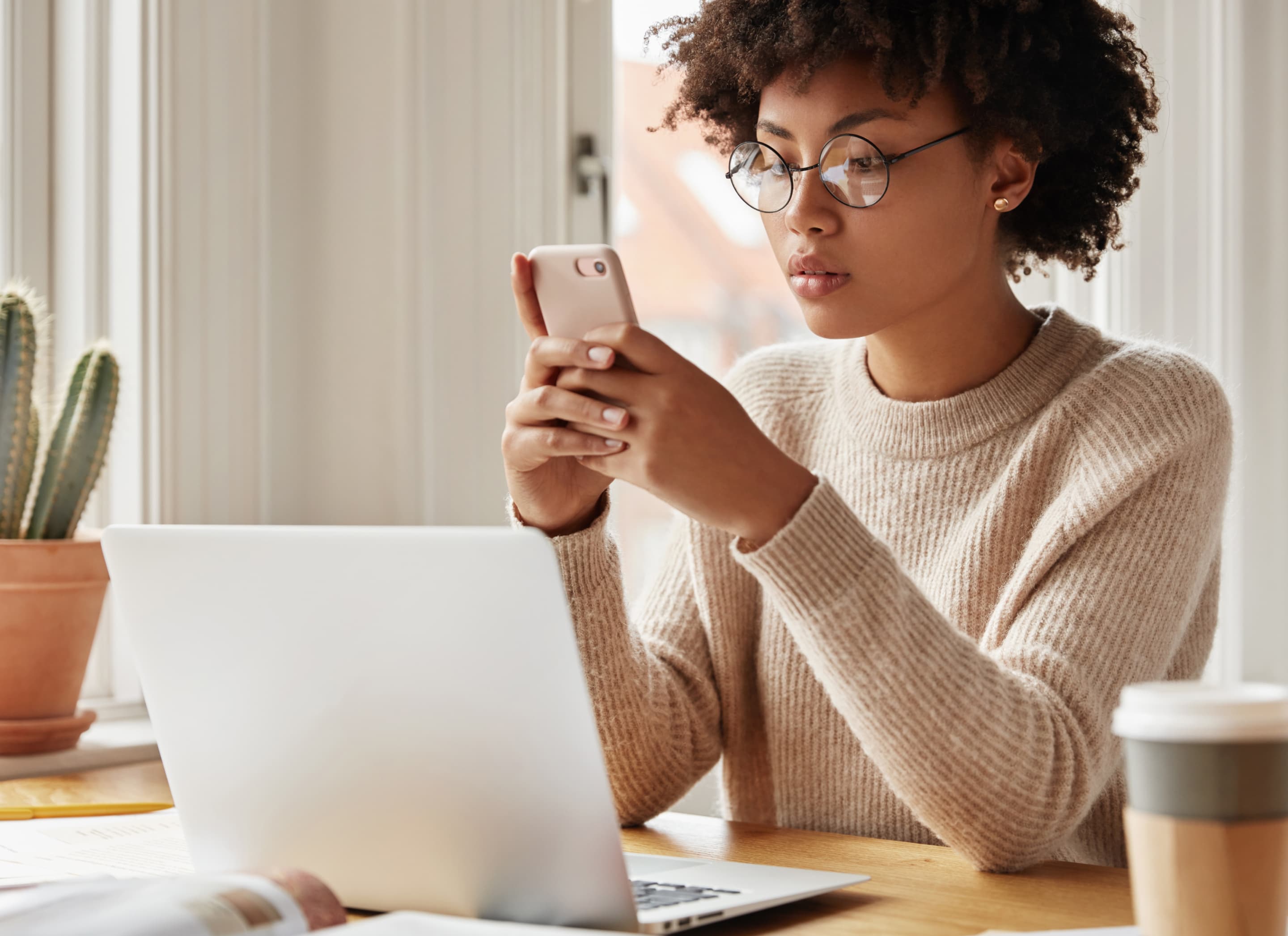 Cléo - header image Cléo by biogen, a health application